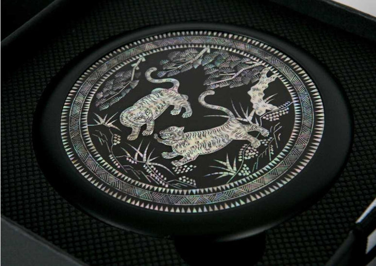 [KOREAN MUSEUM LIFE] tiger design mother-of-pearl hand mirror