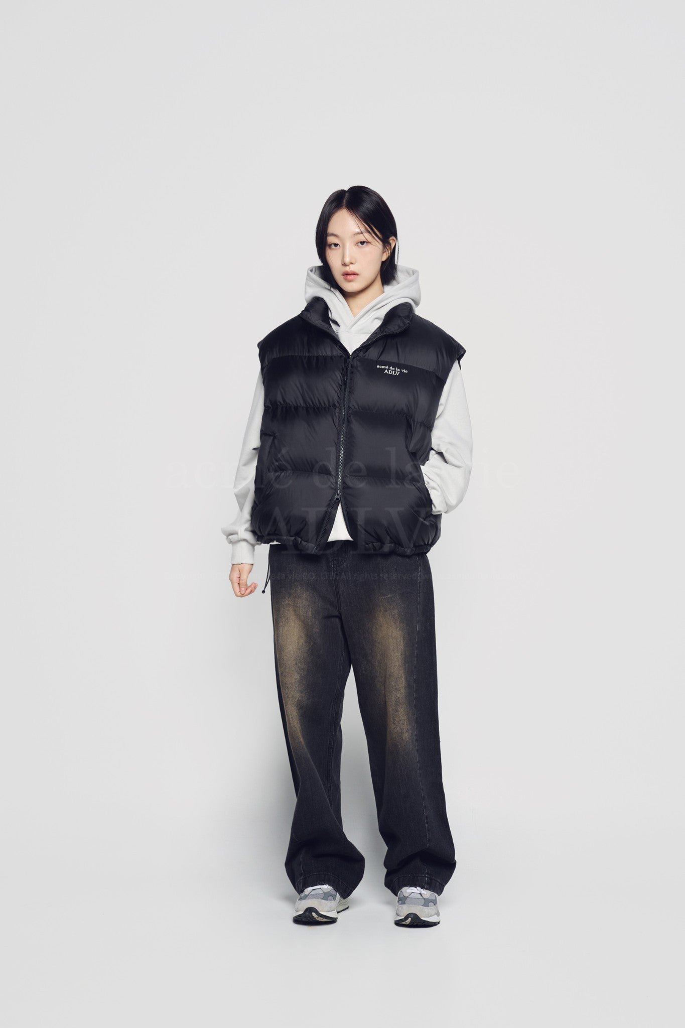 [SEVENTEEN] BASIC LOGO OVERSIZE SHORT DUCK DOWN VEST OFFICIAL MD