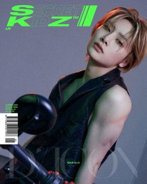 [STRAY KIDS]  DICON VOLUME N°21 STRAY KIDS : Summer KraZy OFFICIAL MD