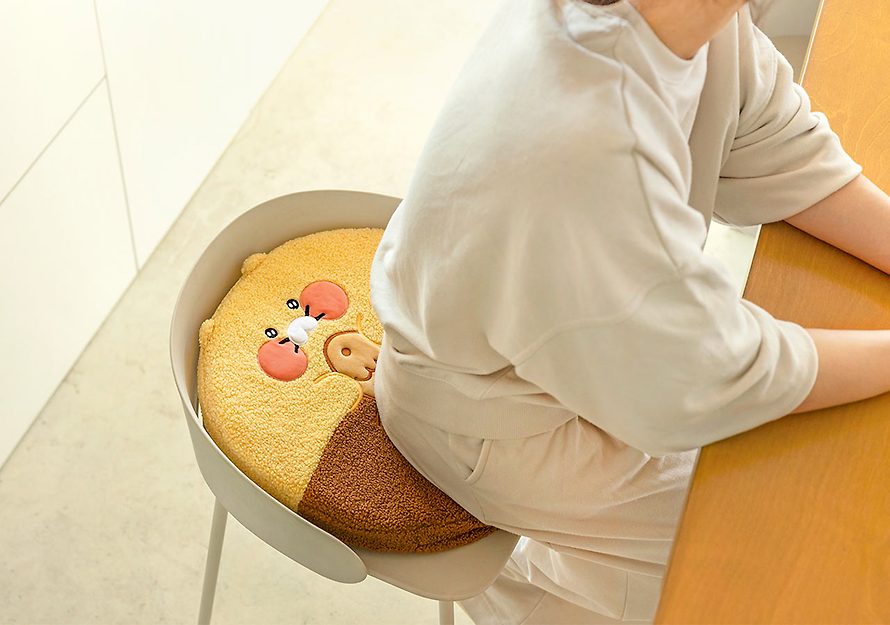 [KAKAO FRIENDS] choonsik's boucle memory foam cushion