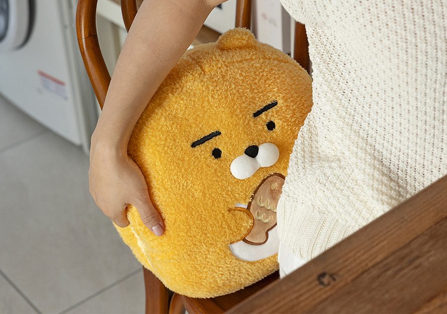 [KAKAO FRIENDS] Buccle Hand Warmer Cushion Ryan OFFICIAL MD