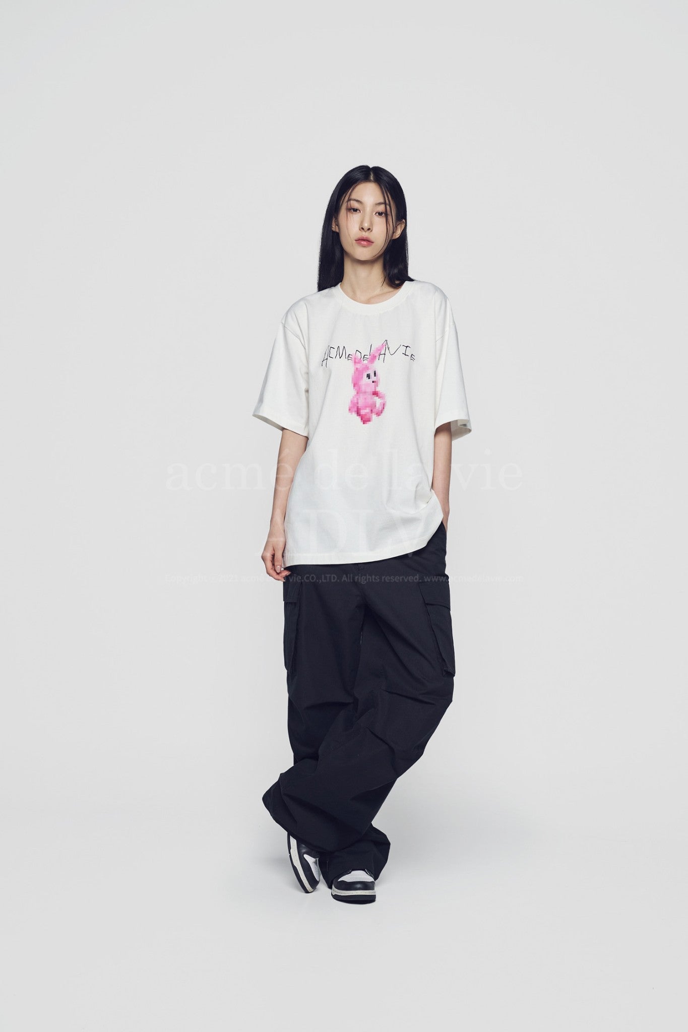 [SEVENTEEN] SEMI WIDE PARACHUTE CARGO POCKET PANTS OFFICIAL MD