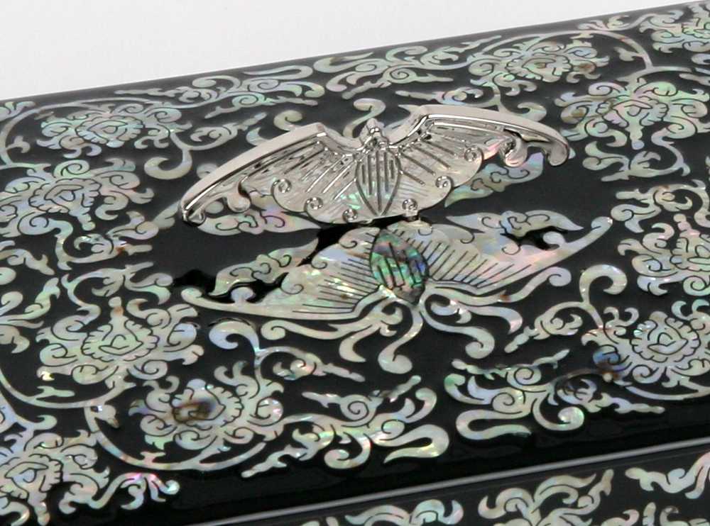 [KOREAN MUSEUM LIFE] bat design mother-of-pearl business card holder