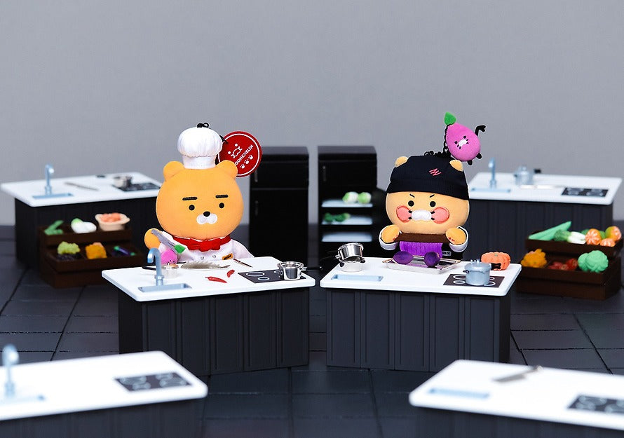 [KAKAO FRIENDS]Black and White Chef x Kakao Friends Chunsik Black Spoon Plush Keyring