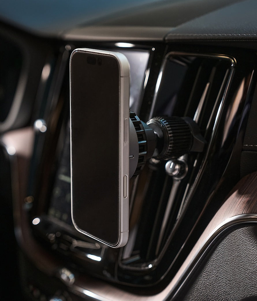 [KAKAO FRIENDS]Black Choonsik Qi2 Magnetic Car Charger with Cooling Fan