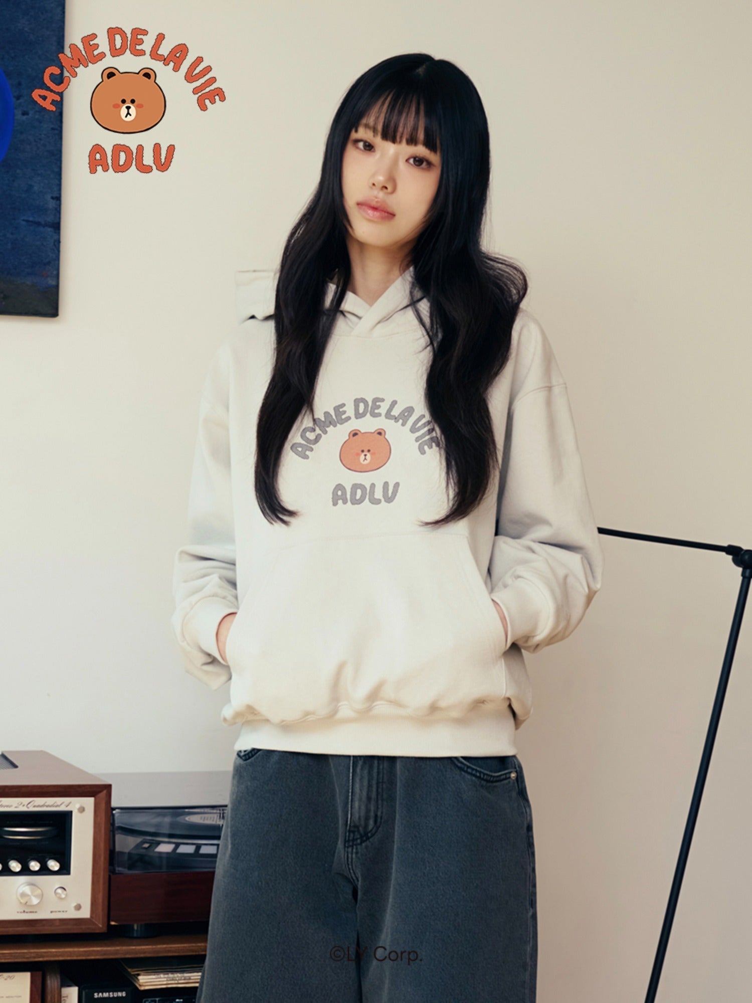 [LINE FRIEND]BEAR DOLL HUG BROWN LINE FRIENDS HOODIE