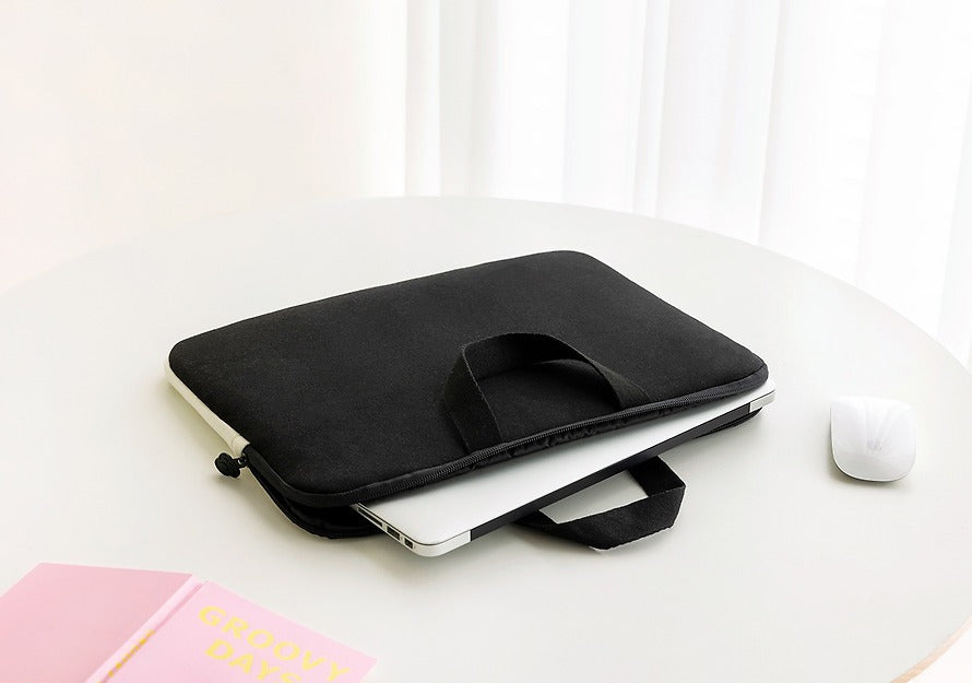 [KAKAO FRIENDS] Chunsik 13-Inch Laptop Pouch
