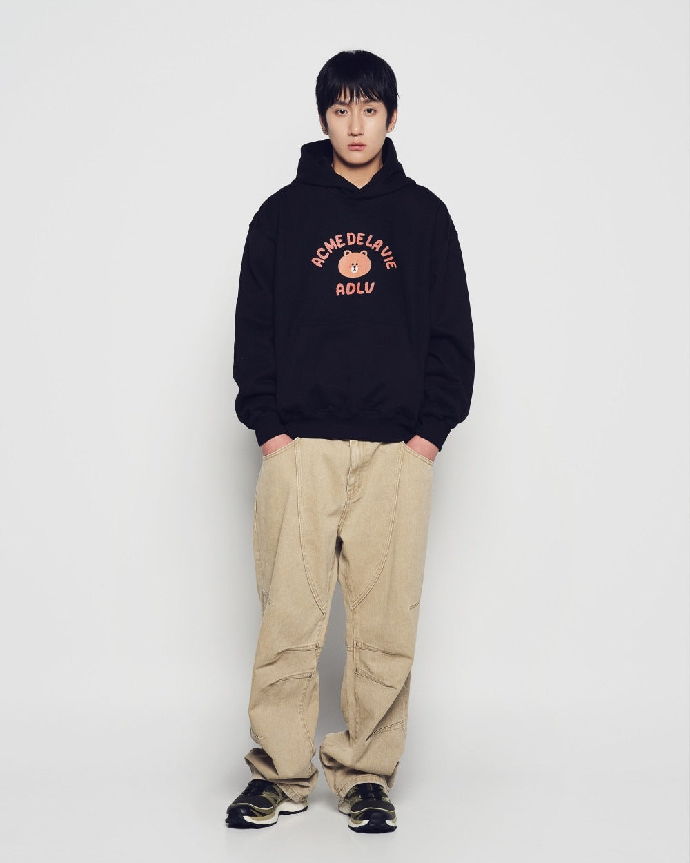 [LINE FRIEND]BEAR DOLL HUG BROWN LINE FRIENDS HOODIE