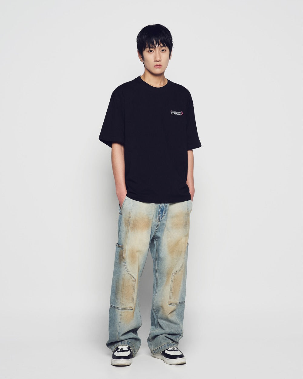 [LINE FRIEND]SLEEPING LINE FRIENDS SHORT SLEEVE T-SHIRT