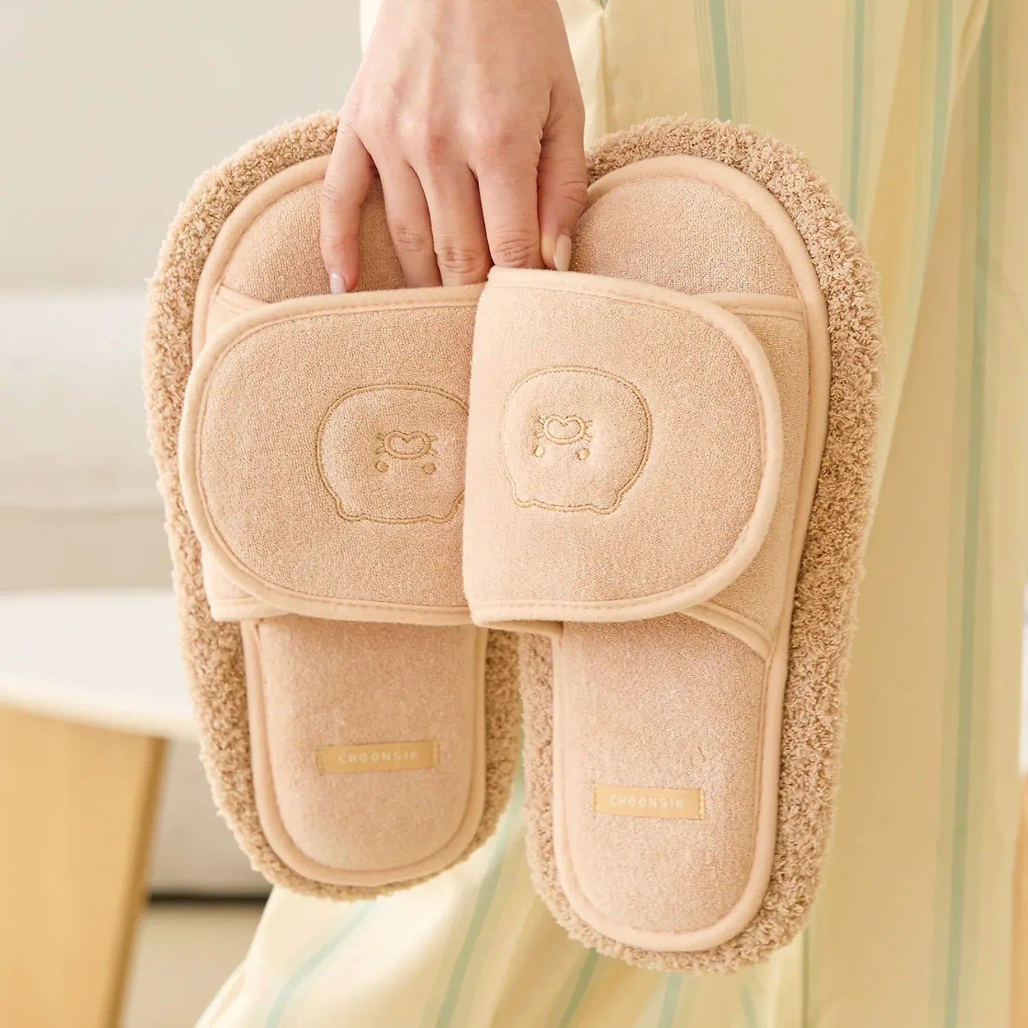 [KAKAO FRIENDS]Chunsik Comfort Slippers Beige