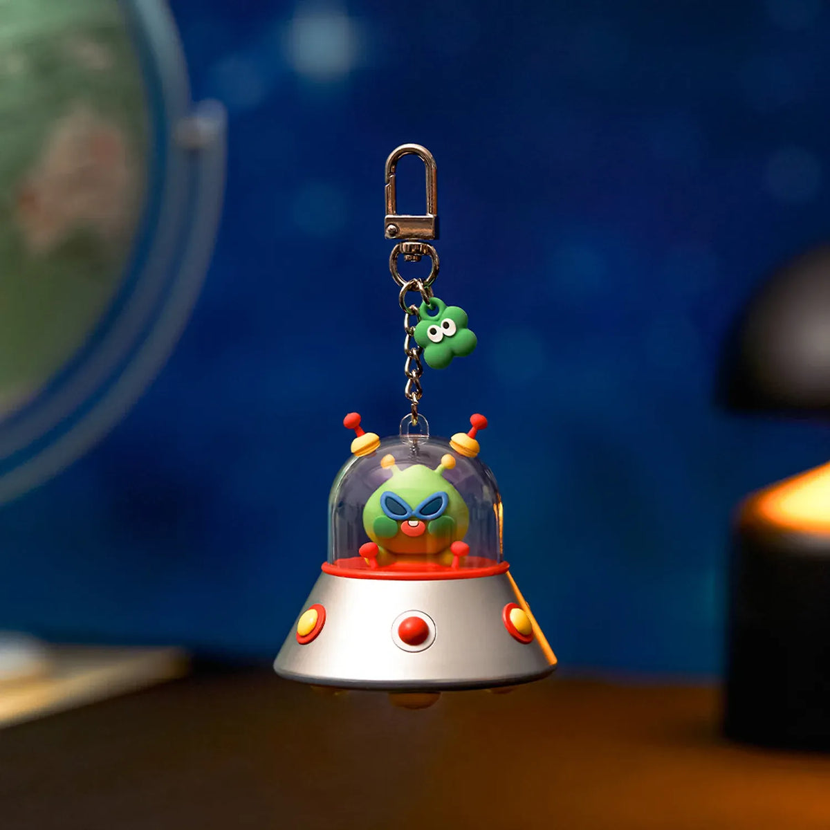 [KAKAO FRIENDS] Lucky Beam Alien UFO Light-Up Keyring