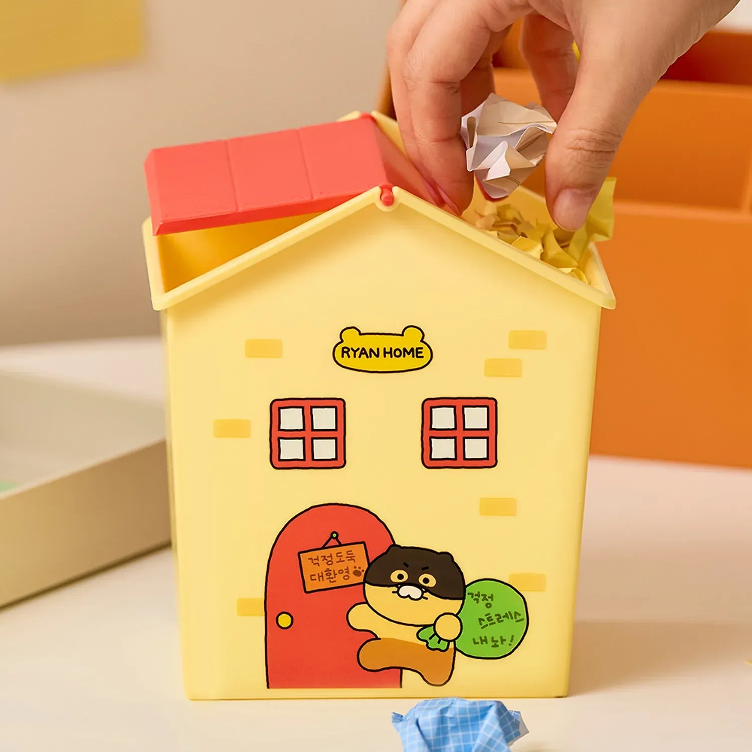 [KAKAO FRIENDS]Choonsik Doduk Series Worry Throwing Mini Trash Bin